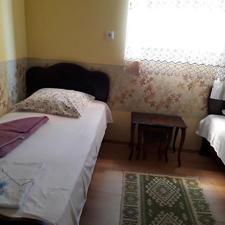 Guest House Nino Батуми Екстериор снимка