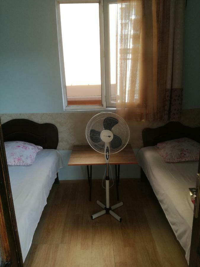 Guest House Nino Батуми Екстериор снимка