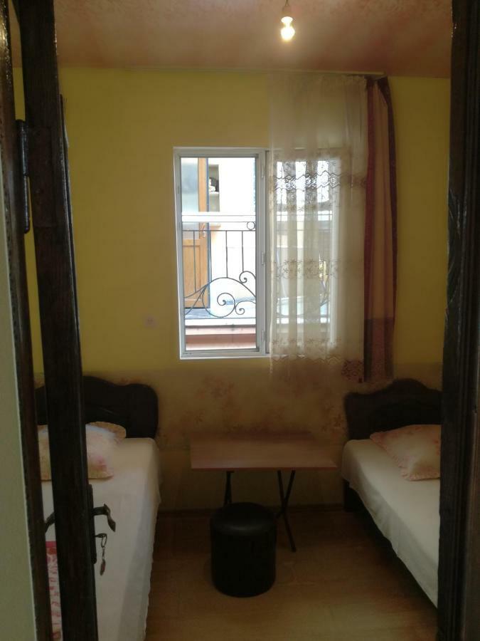 Guest House Nino Батуми Екстериор снимка