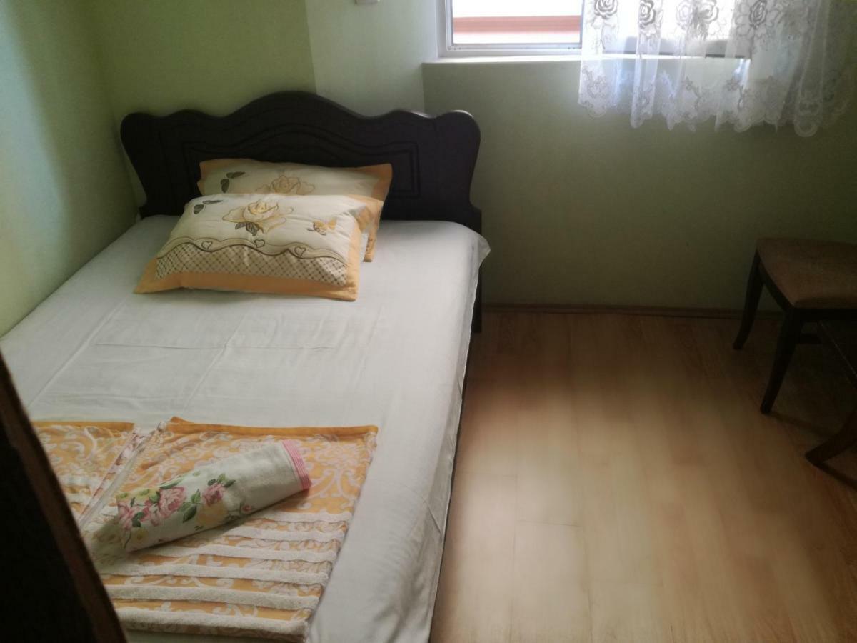 Guest House Nino Батуми Екстериор снимка
